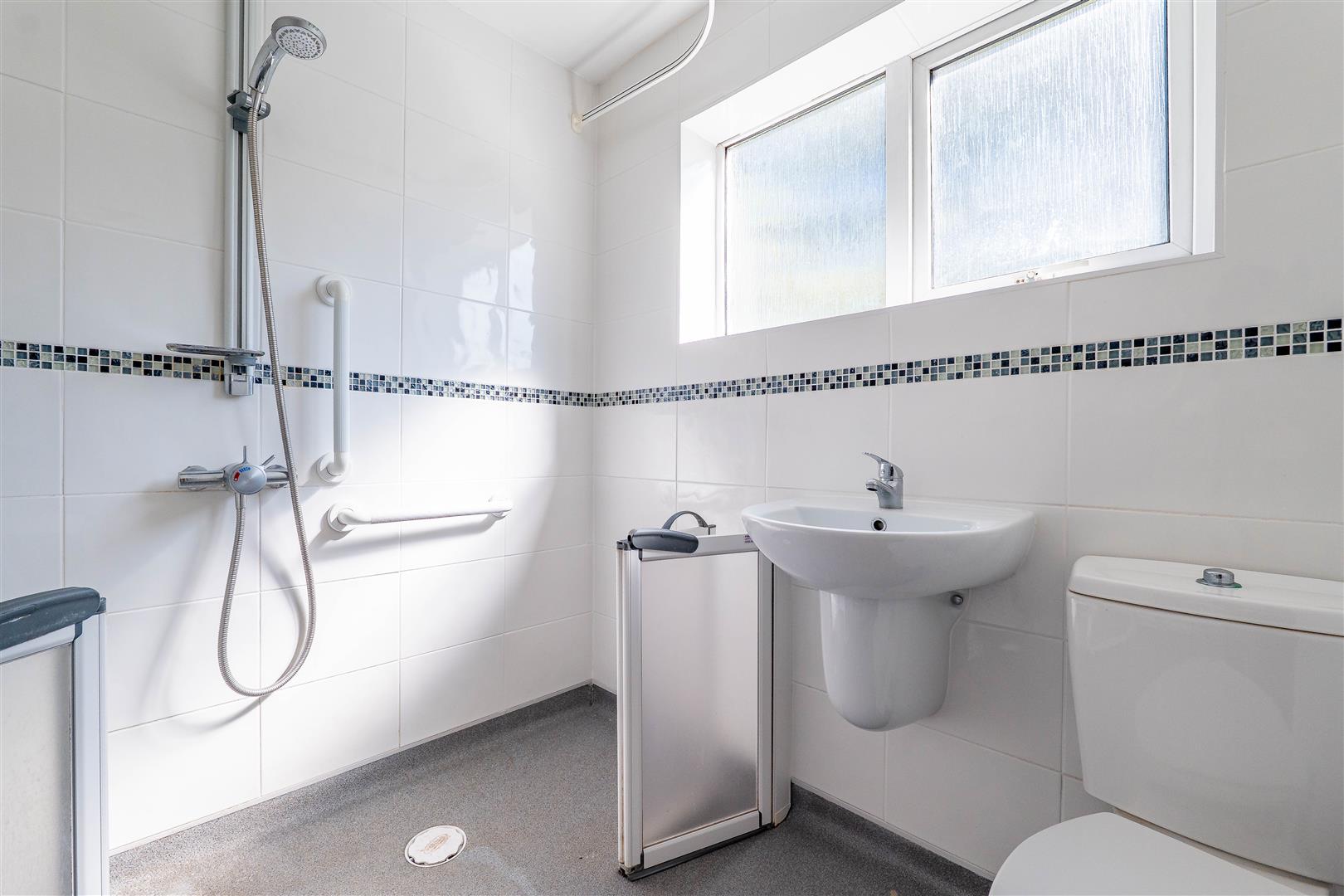 3 bed property in Glendale Avenue, Preston